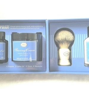 New - The Art of Shaving 4 piece set